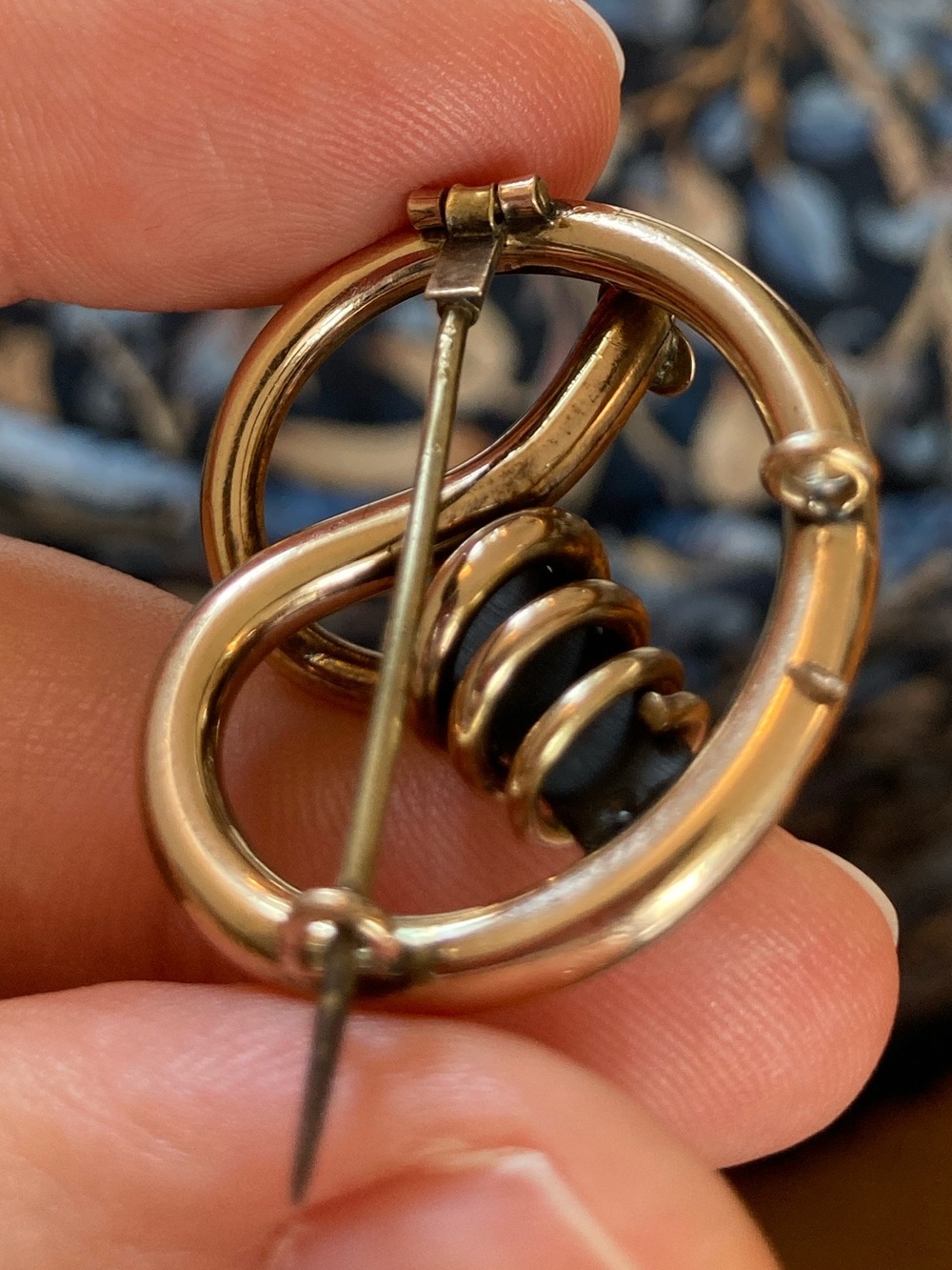 Antique Victorian Love Knot Mourning Brooch w/Onxy or Jet - Picture 8 of 12